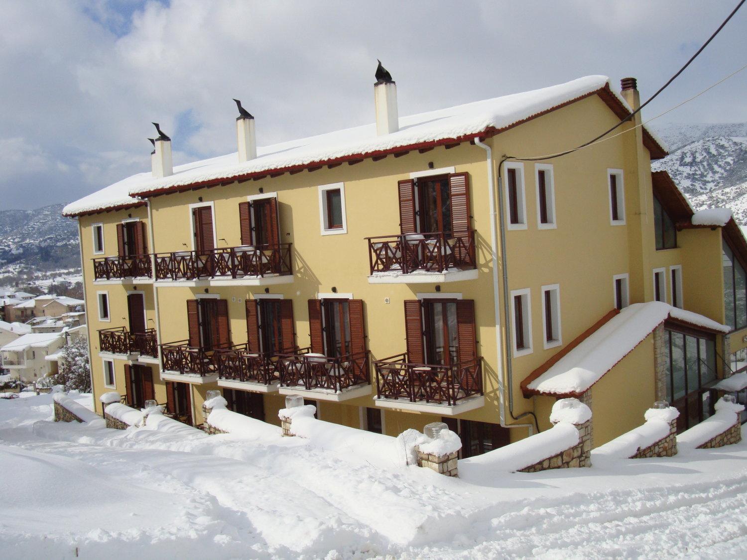 Ahilion Hotel Kalavryta Ngoại thất bức ảnh